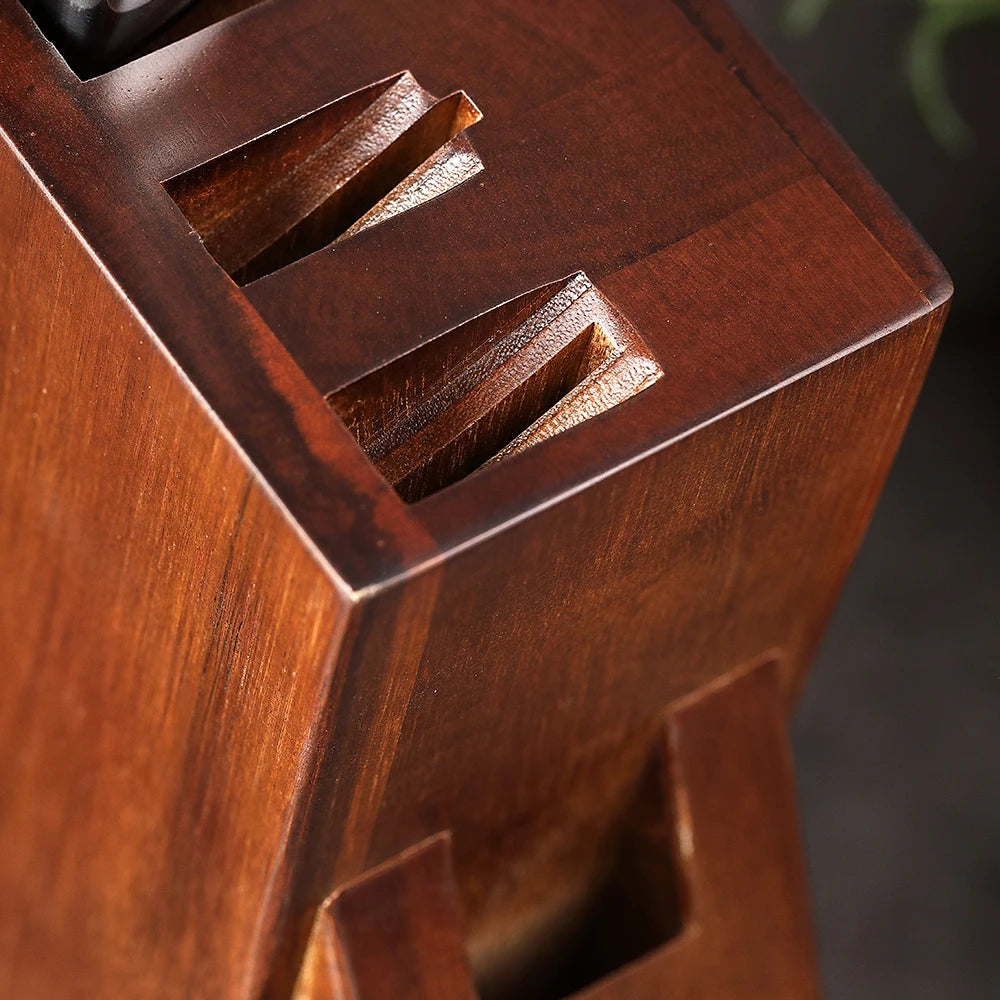 Wooden knife block with angled slots for kitchen knives storage